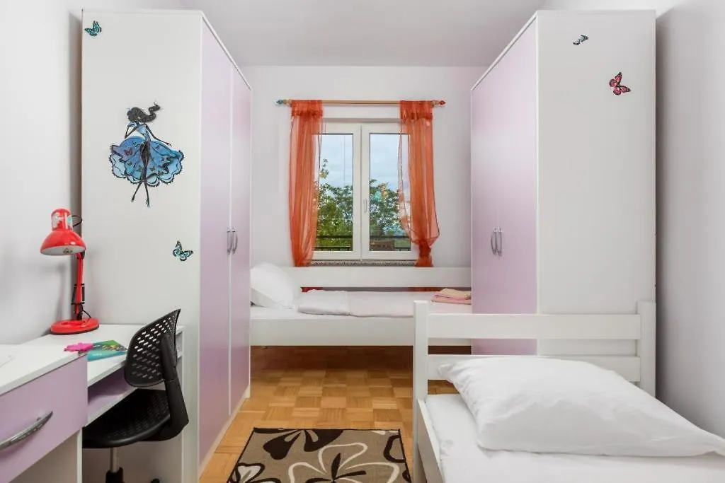 Betty Apartment Grizane-Belgrad Croatia
