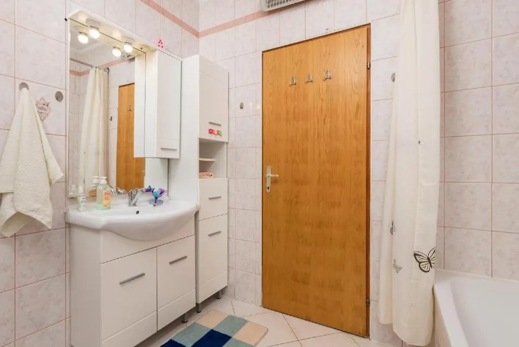 Betty Apartment Grizane-Belgrad